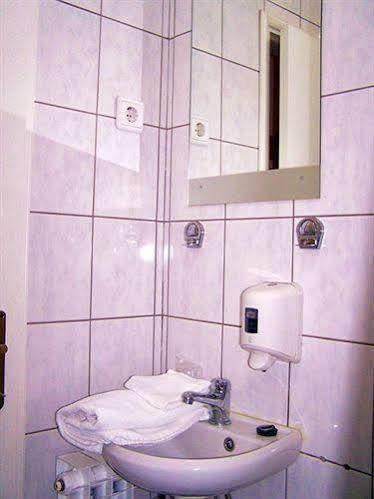 Ivac Near Zagreb Airport Guest house
